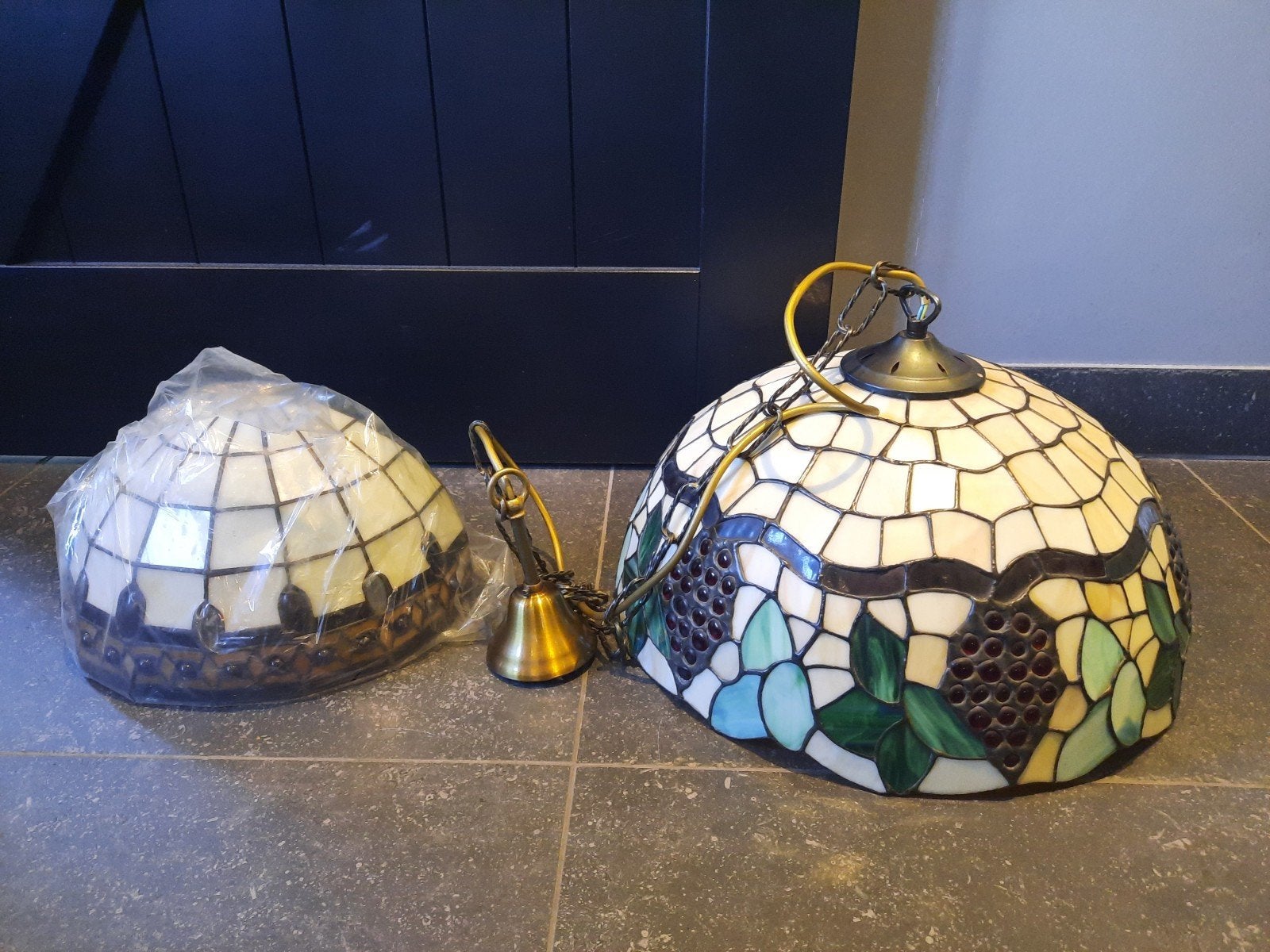 Twee Tiffany-stijl hanglampen - Druiven en geometrisch, Ophalen, Gebruikt, E27 (groot), Tiffany-stijl, Klassiek, Art Nouveau