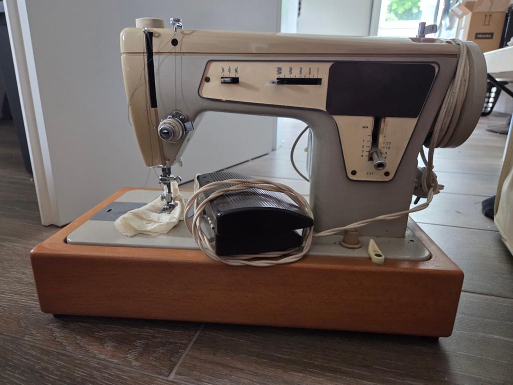 Vintage Naaimachine - Klassiek Model, Ophalen of Verzenden, Gebruikt, Naaimachine, Overige merken