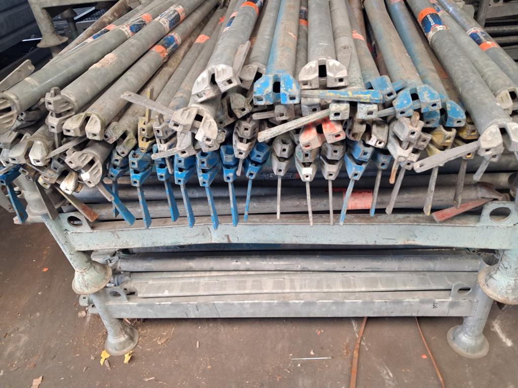 Layher steigermateriaal, Ophalen, IJzer