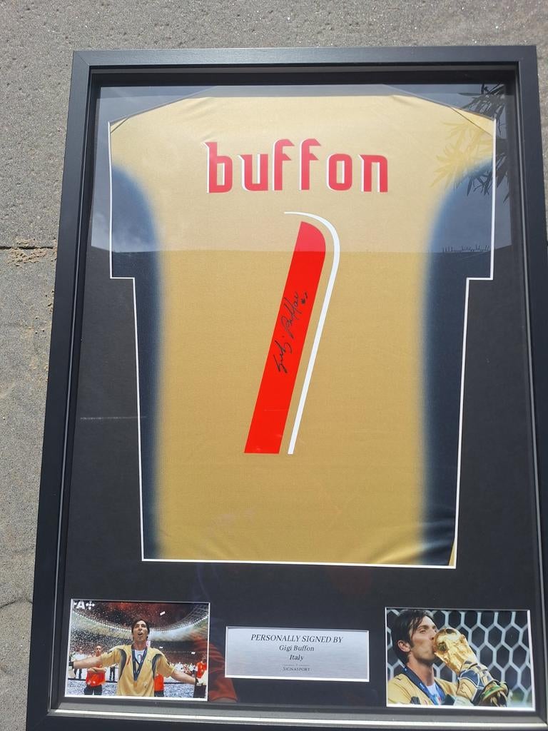 Gesigneerd Italië keepershirt Buffon met certificaat, Ophalen of Verzenden, Zo goed als nieuw, Buitenlandse clubs, Shirt