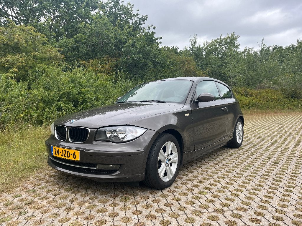 BMW 1-Serie 1.6 I 116 3DR 2009 Bruin, 1-Serie, Achterwielaandrijving, 1599 cc, 4 cilinders