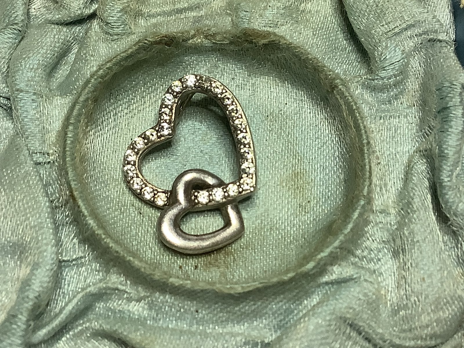 ZILVER HANGER MET TWEE HARTEN BEZET MET EDELSTENEN, Sieraden, Tassen en Uiterlijk, Antieke sieraden, Verzenden, Zilver, Hanger