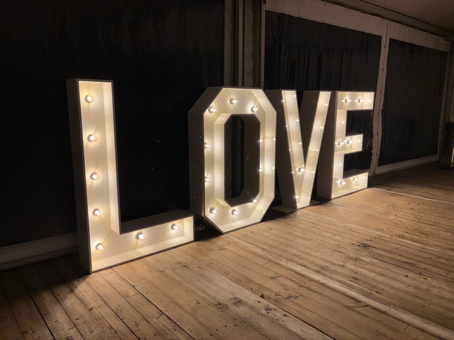 LOVE xxl lichtletter te huur. Love ledletters, Hobby en Vrije tijd, Ophalen, Zo goed als nieuw, Geboorte of Huwelijk