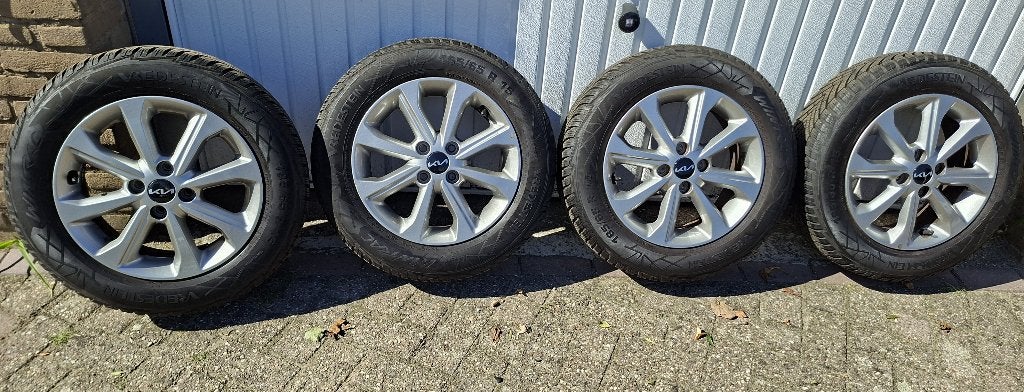 SET WINTERBANDEN MET LICHTMETALEN VELGEN, Ophalen, 15 inch, Winterbanden, Band(en)