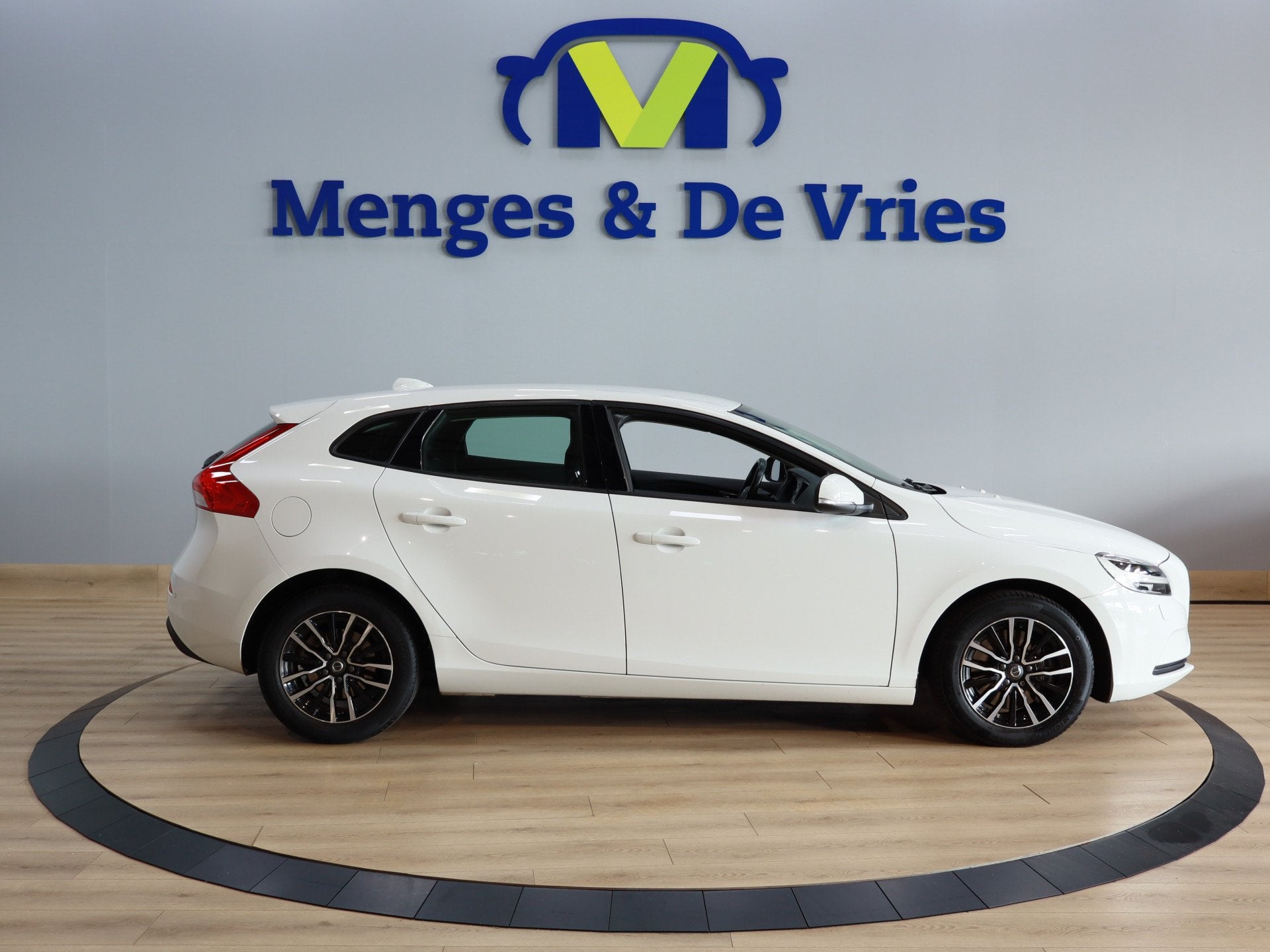 Volvo V40 1.5 T2 Nordic+ Standkachel | Trekhaak | Leder | Cr, Auto's, Volvo, 12 maanden, 4 cilinders, Bedrijf, 19 km/l