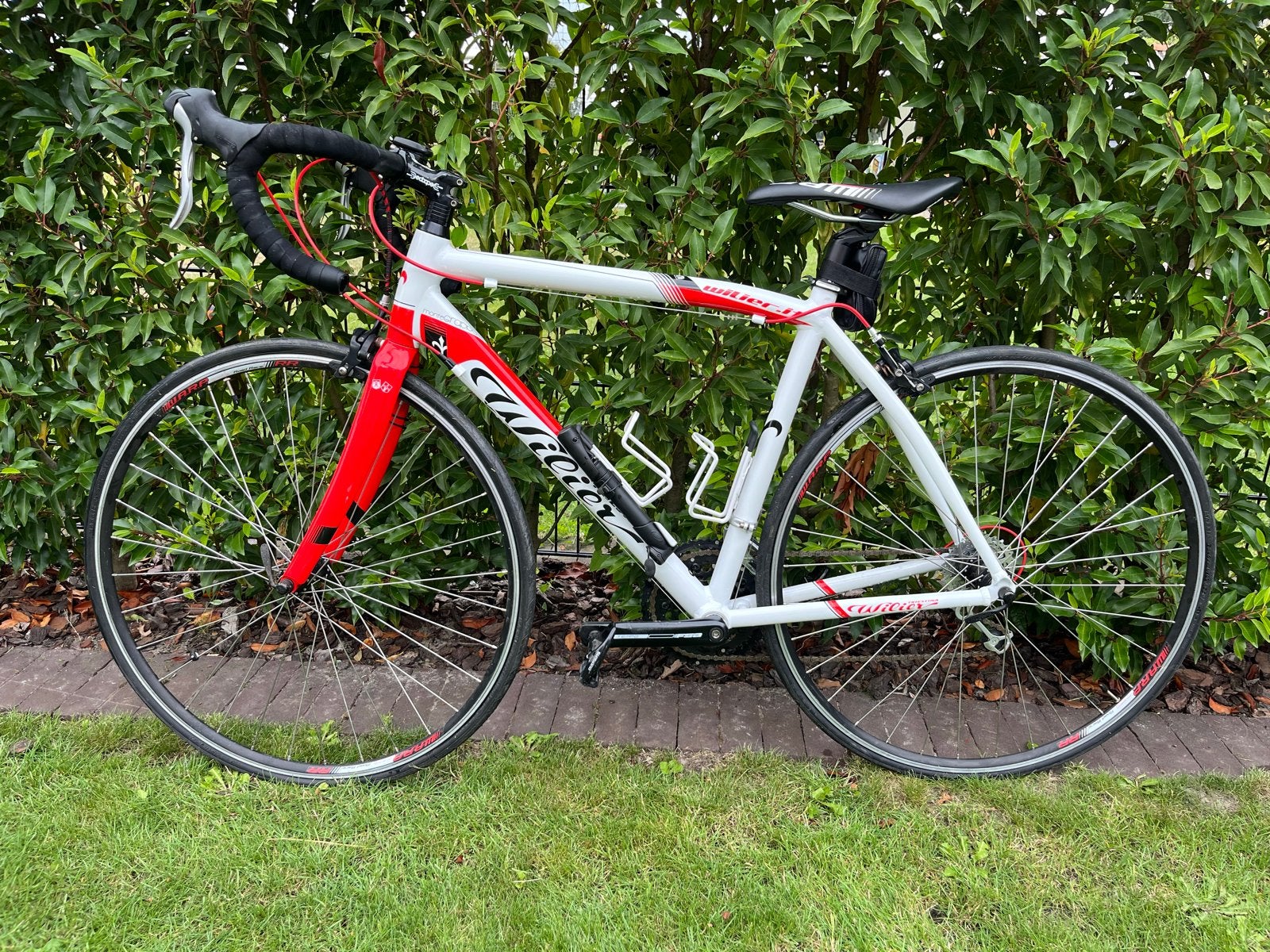 Wilier Racefiets - Wit/Rood, Maat M, 28 inch, Velgrem, Aluminium, Zo goed als nieuw