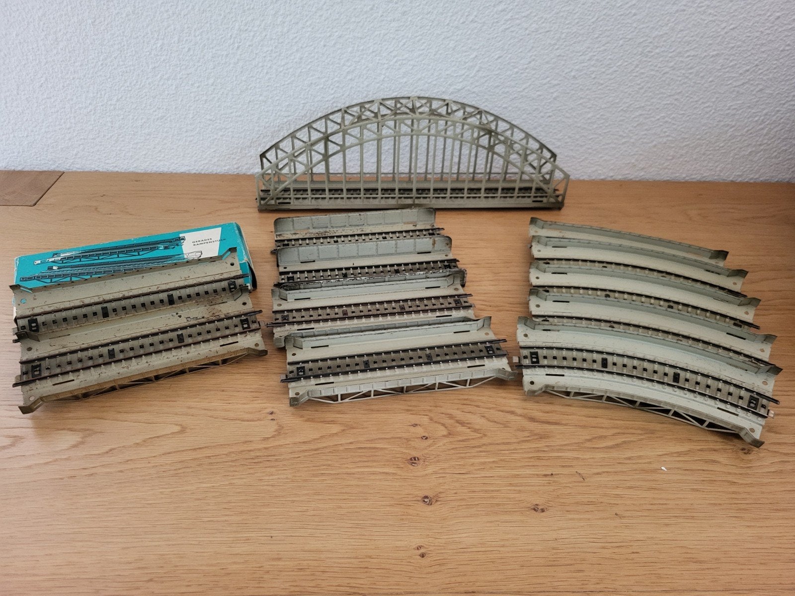 Märklin brugdelen recht en brugdelen bocht en boogbrug, Wisselstroom, Gebruikt, Rails, Ophalen of Verzenden