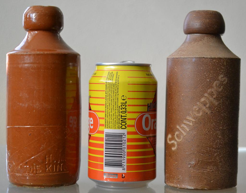 2 aardewerk keramiek kruikjes schweppes kj3, Antiek en Kunst, Ophalen