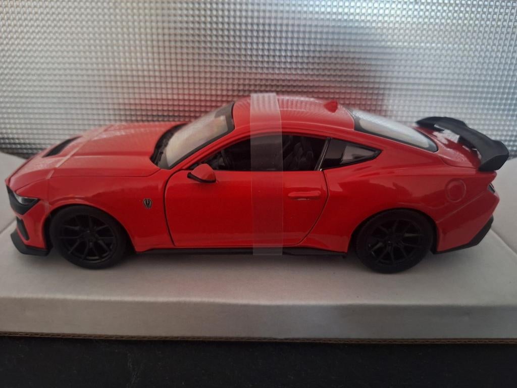 Ford Mustang Dark Horse 2024 Schaal 1:24, Maisto, Auto, Nieuw, Ophalen of Verzenden
