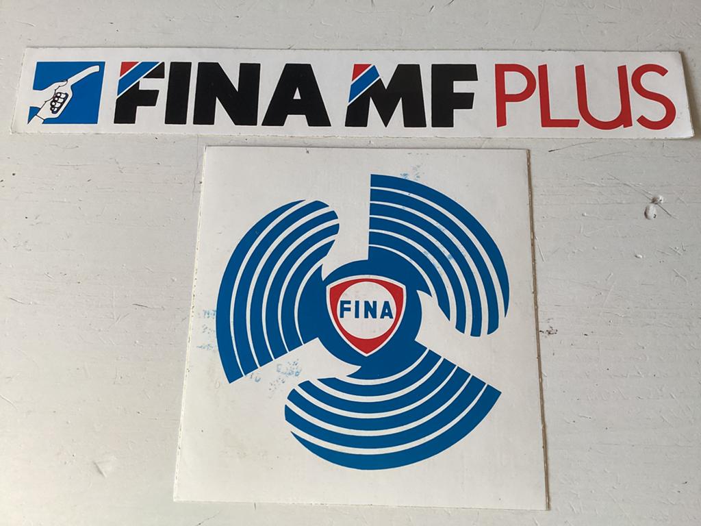 2 stickers Fina (benzine/olie), Verzenden, Zo goed als nieuw, Merk