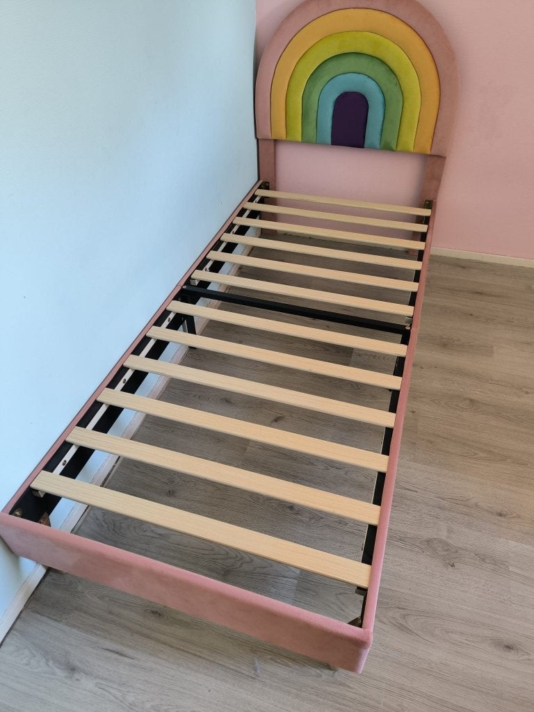 Eenpersoonsbed/kinderbed roze regenboogbed 200x90 cm, Ophalen, 85 tot 100 cm, Zo goed als nieuw, Lattenbodem