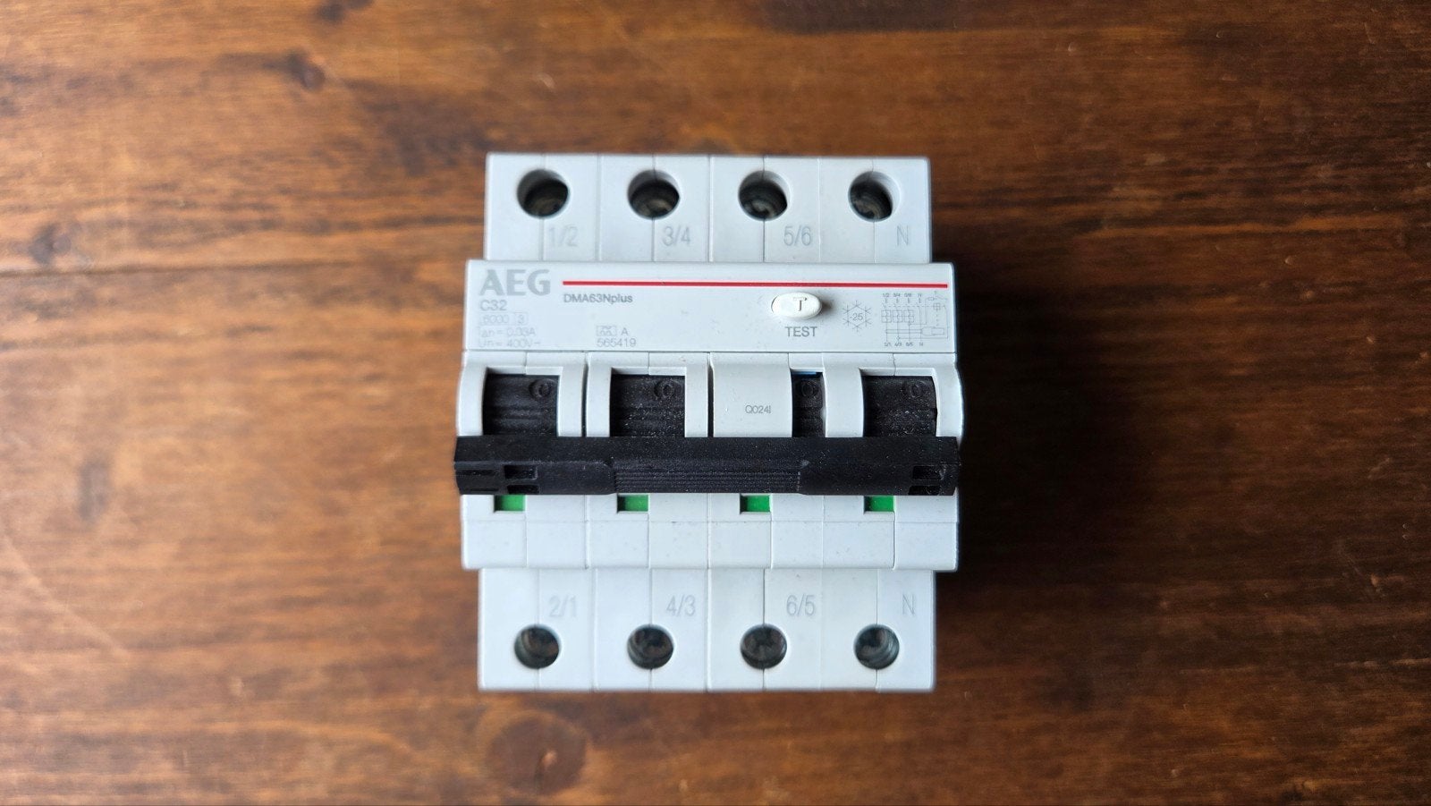 AEG C32 30mA 3p+n aardlekautomaat - DMA63Nplus, Ophalen, Zo goed als nieuw