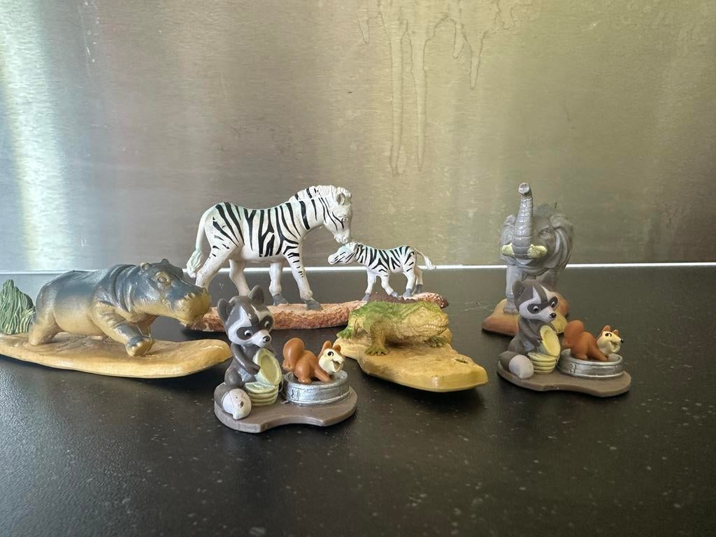 6 Dieren Beeldjes - Zebra, Nijlpaard, Wasbeer, Eekhoorn, Oli, Ophalen of Verzenden, Gebruikt, Wild dier, Beeldje of Figuurtje