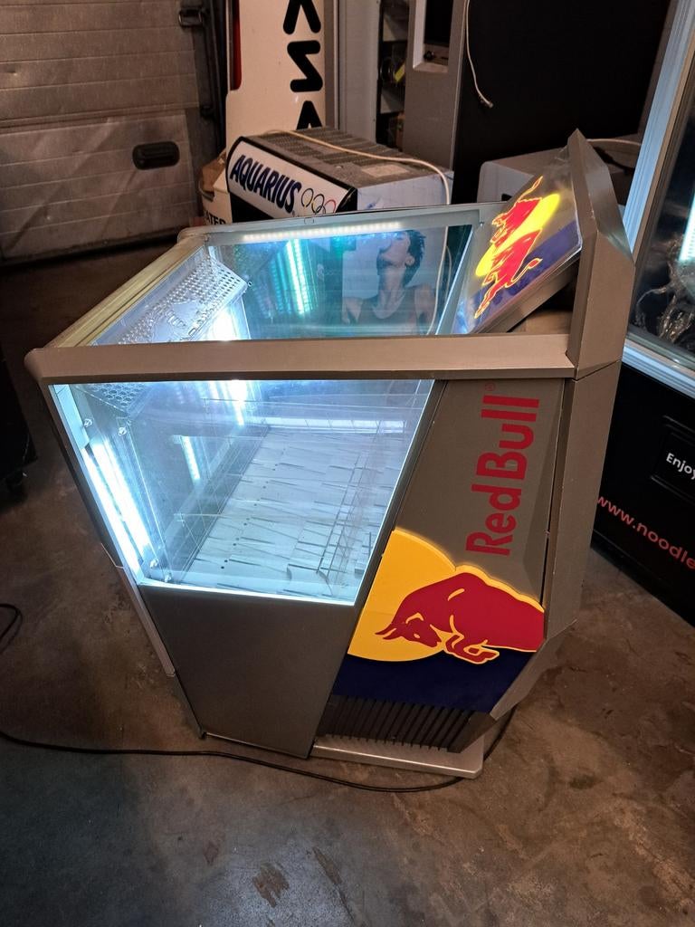 Redbull koeler, Ophalen