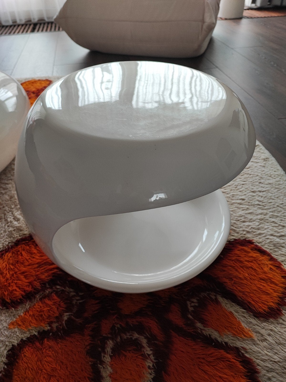 Design retro space age bijzettafel wit- Als nieuw!, Minder dan 45 cm, Ophalen of Verzenden, Zo goed als nieuw, Overige vormen