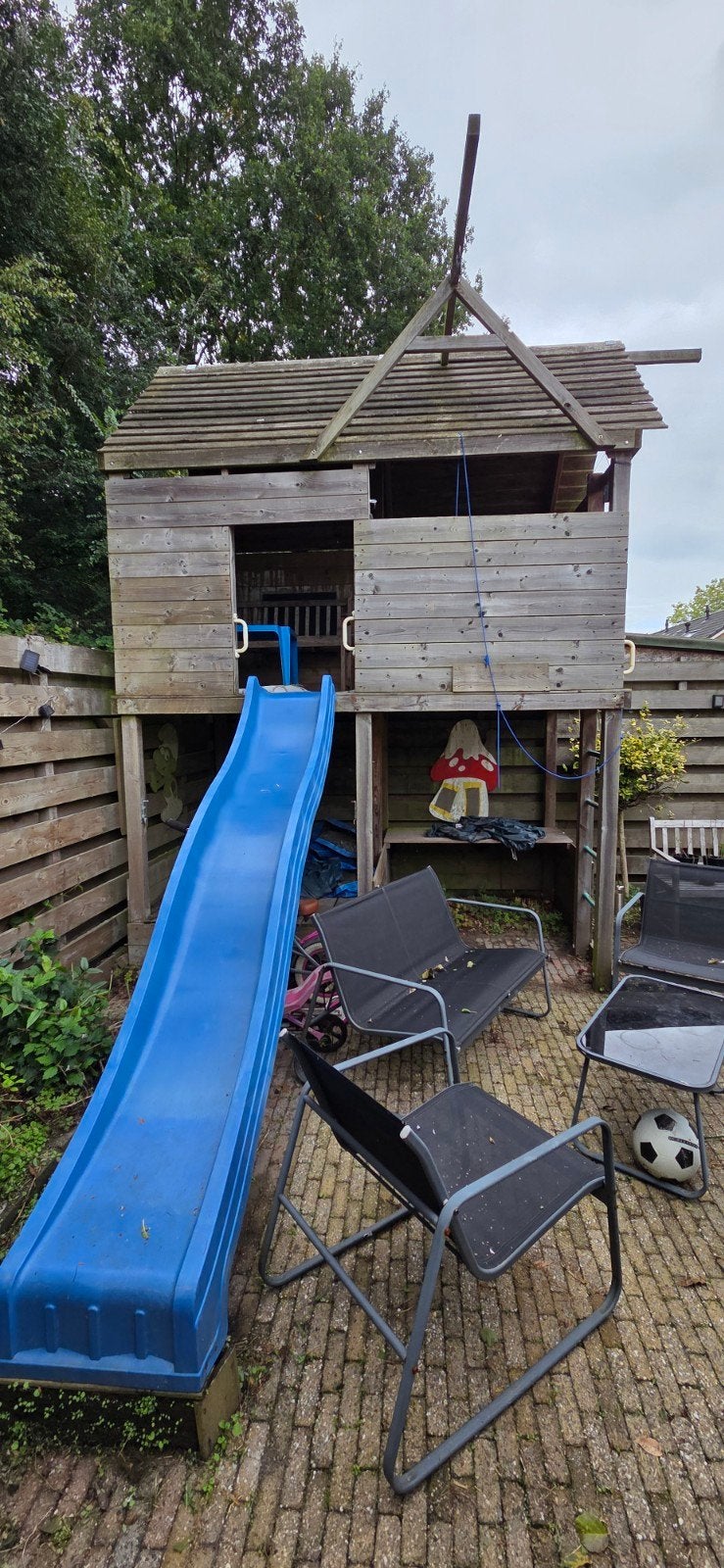 Gratis! Houten speelhuis met glijbaan en zandbak., Ophalen, Gebruikt, Hout