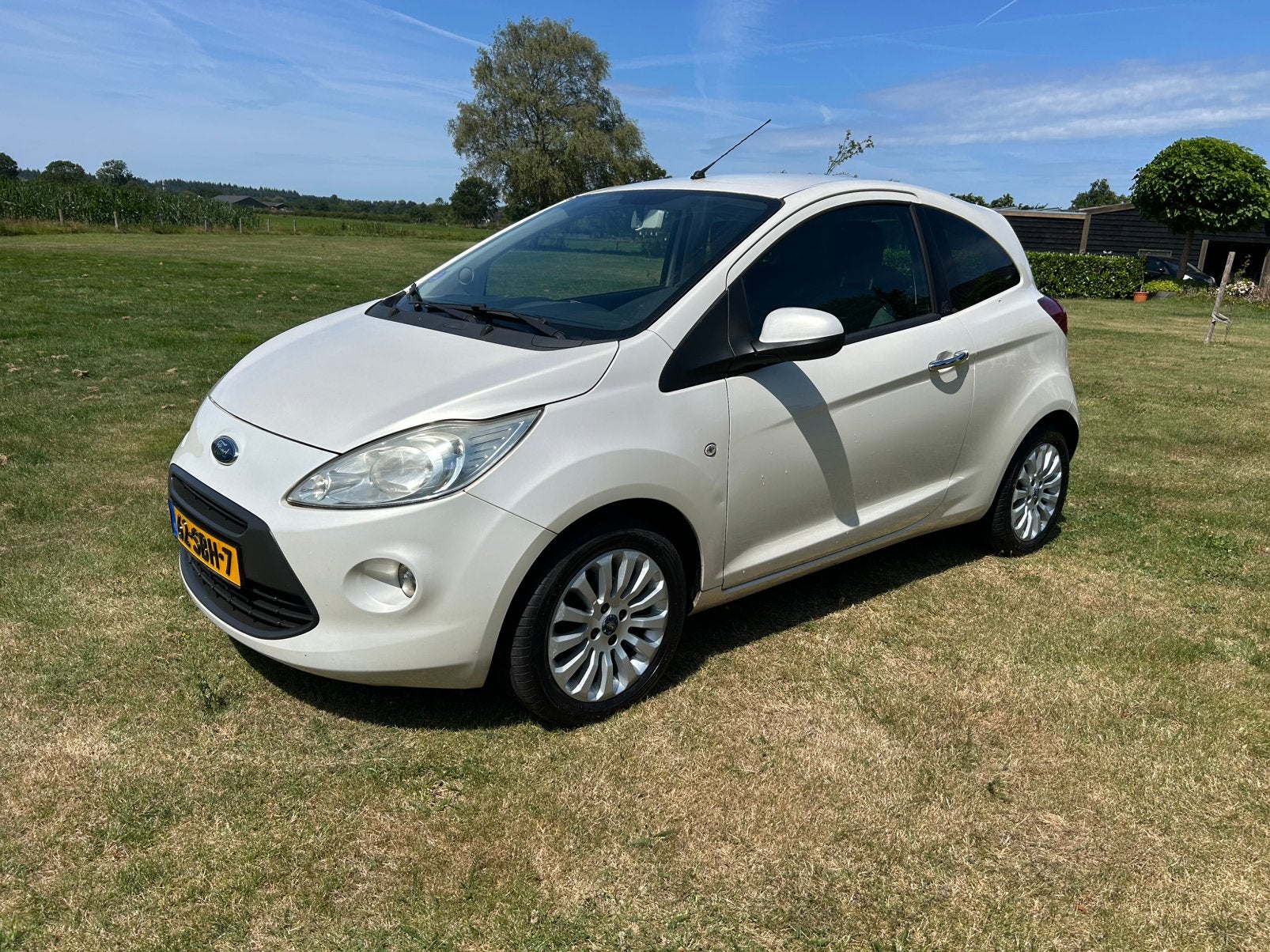 Ford Ka 1.2 69pk 2011 Wit Nieuwe Apk, Auto's, Voorwielaandrijving, Euro 5, Stof, 4 cilinders