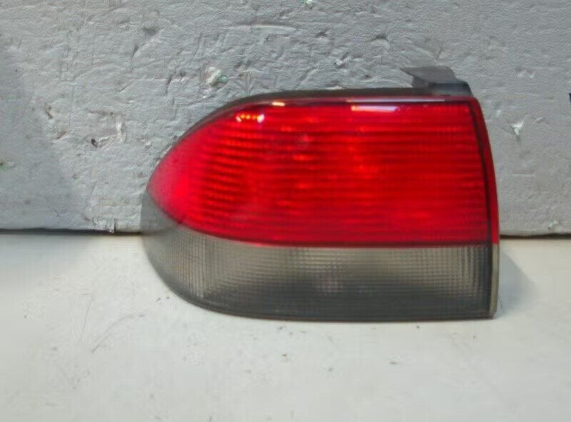 ACHTERLICHT LINKS BUITEN buitenzijde Saab 900 II, Auto-onderdelen, Saab-de-info@saabgroup.com, Gebruikt, Ophalen of Verzenden