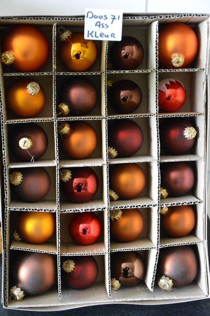 Kerstballen gekleurd Doos 71, Ophalen of Verzenden, Zo goed als nieuw