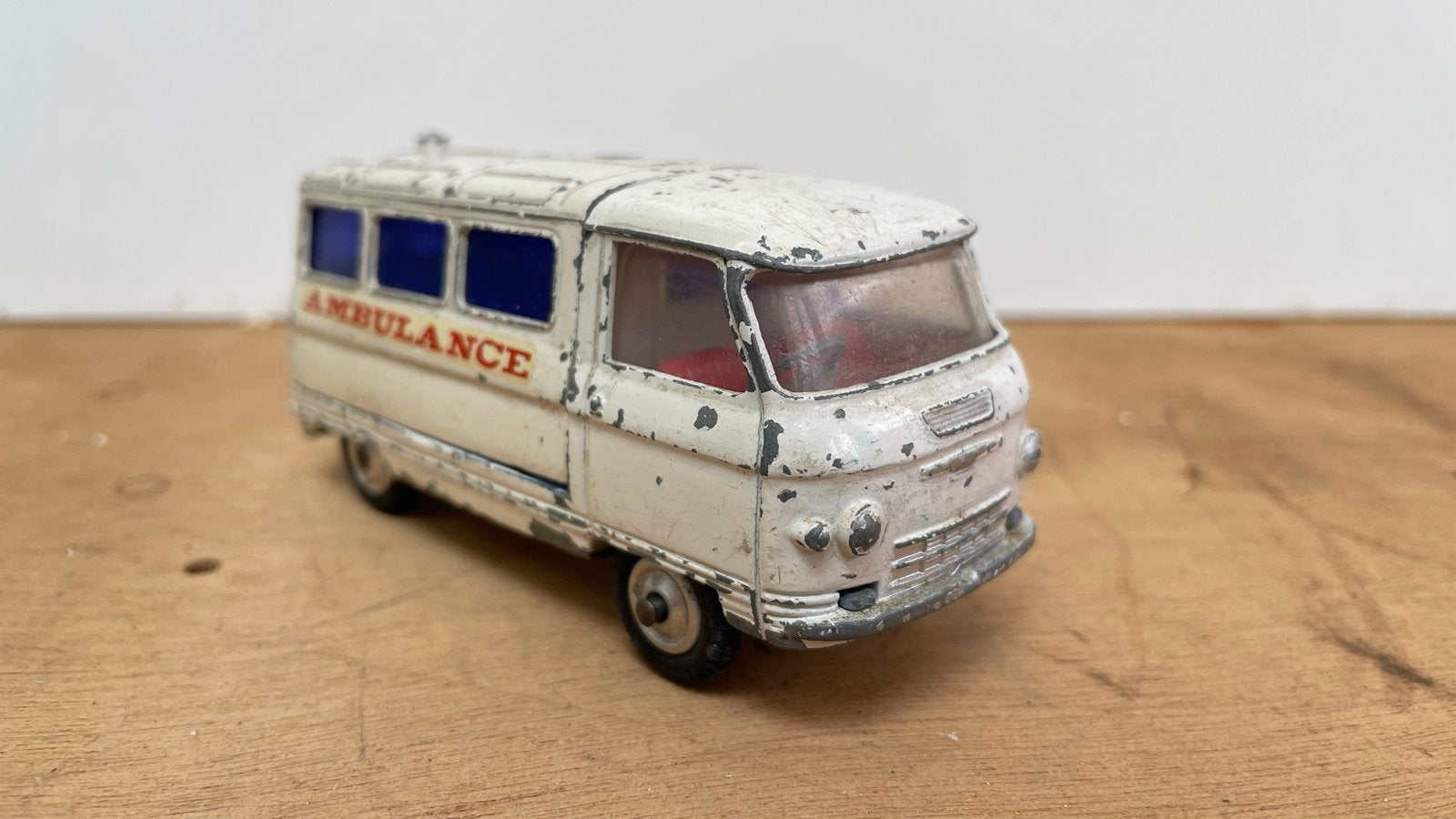 Vintage Corgi Toys Ambulance Commer 3/4 Ton Chassis, Ophalen of Verzenden, Gebruikt
