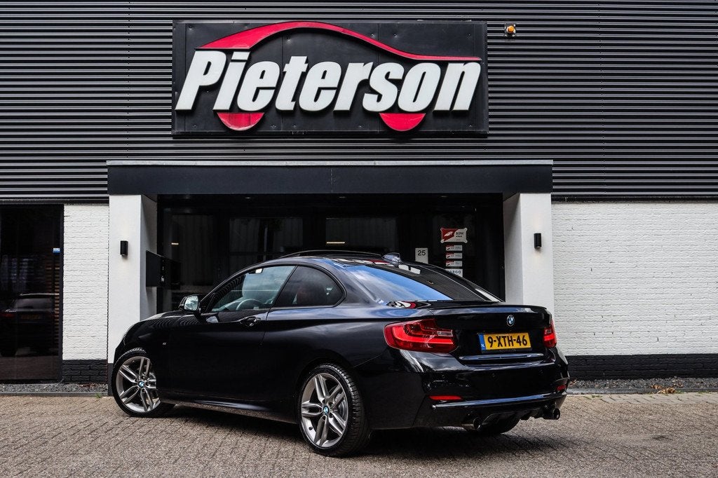 BMW 2-serie Coupé 220i 255PK NAP M-Pakket PANO H&K XENON, Automaat, Achterwielaandrijving, Gebruikt, 4 cilinders