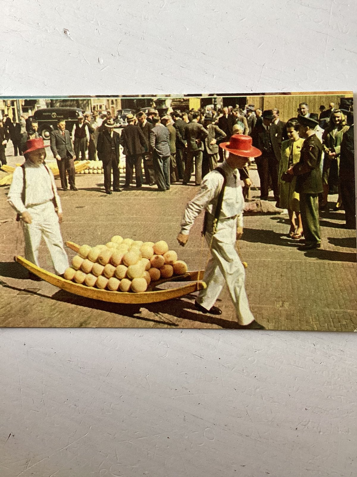 Ansichtkaart Alkmaar Kaasdragers, Ophalen of Verzenden, 1940 tot 1960, Gelopen, Noord-Holland