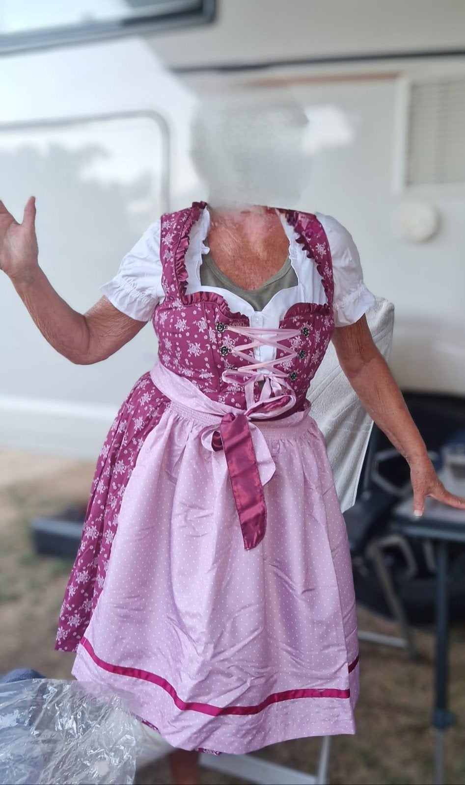 nog 3x nieuwe Dirndl maat 42 3-delige set, Carnaval, Maat 42/44 (L), Nieuw, Ophalen of Verzenden