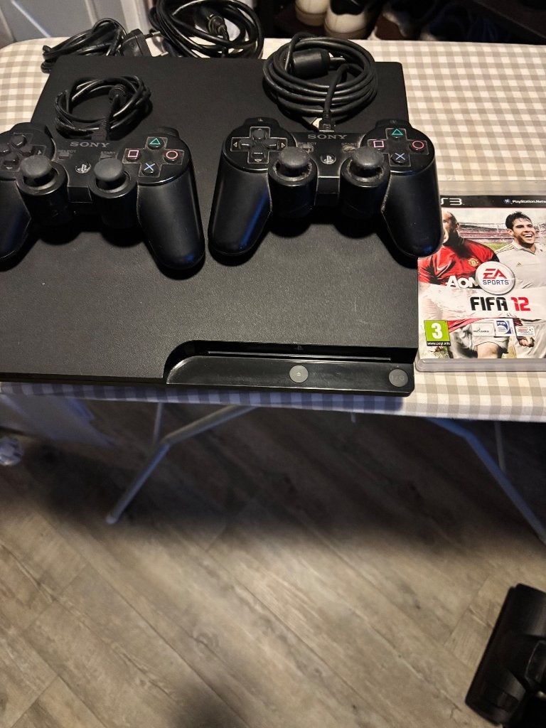 Playstation 3, Spelcomputers en Games, Ophalen, Met games, Met 2 controllers, Zo goed als nieuw