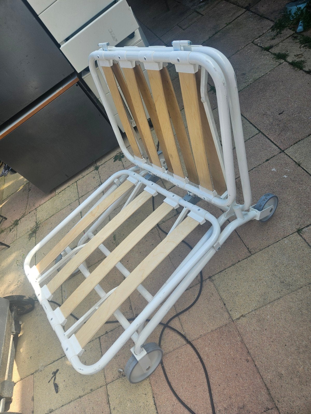 logeer bed gratis, Tuin en Terras, Ligbedden, Ophalen, Gebruikt, Metaal