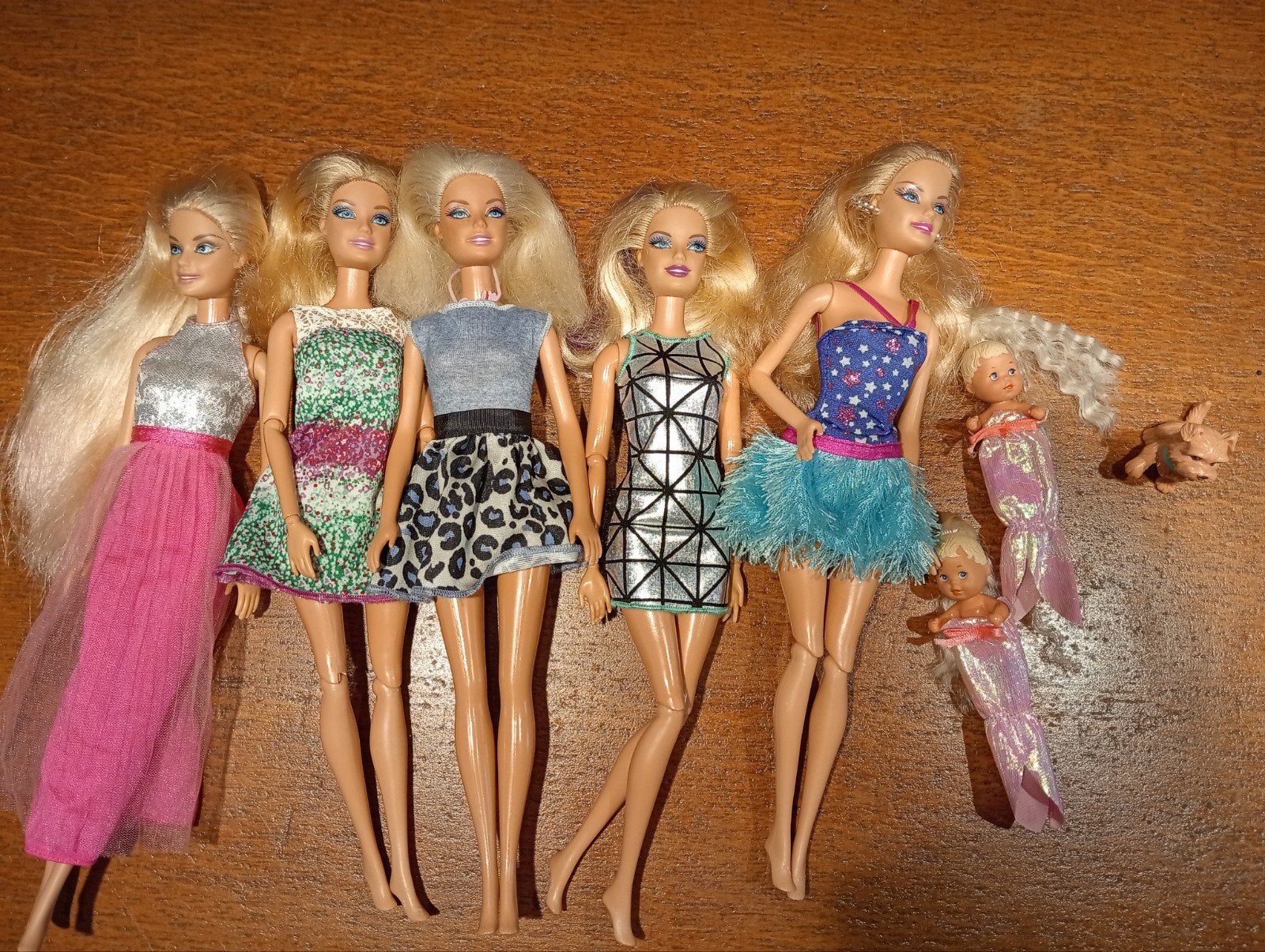 Grote collectie Barbiepoppen met kleding en accessoires, Kinderen en Baby's, Speelgoed | Poppen, Ophalen of Verzenden, Gebruikt