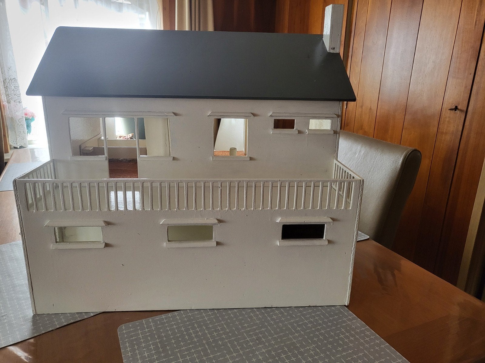 Wie heeft er €20,- over voor dit mooie poppenhuis?, Ophalen, Poppenhuis