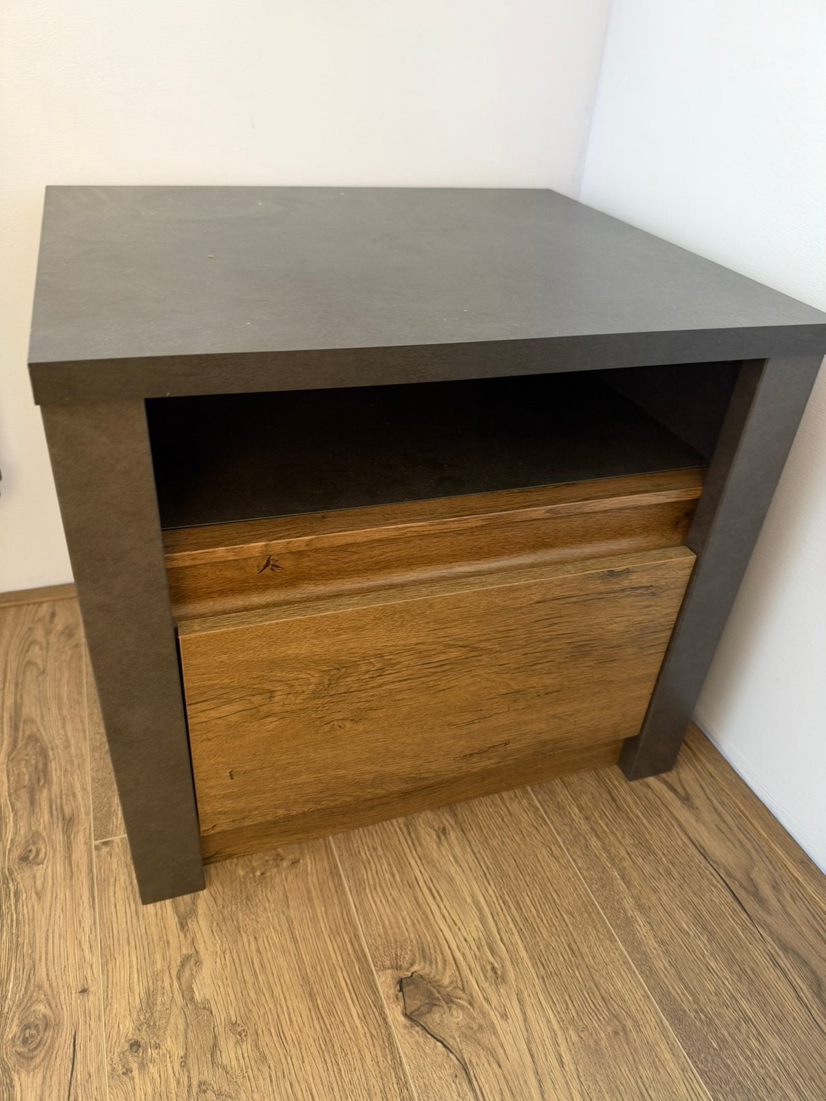 Meubella nachtkastje “Monaco” eiken/grijs-zwart, Ophalen, Zo goed als nieuw, 45 tot 65 cm, Minder dan 55 cm