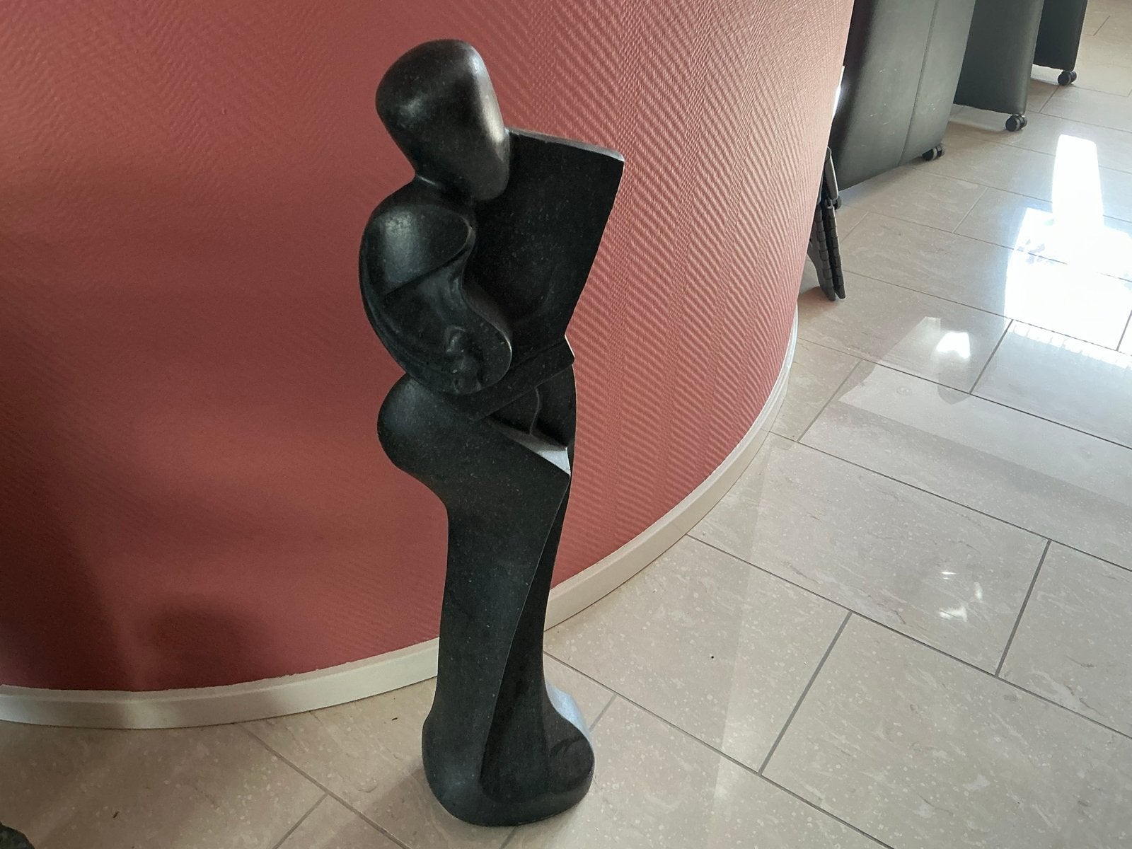 Abstracte sculptuur van steen, donkergrijs, Ophalen, 50 - 100 cm, Handgemaakt, Steen of Keramiek