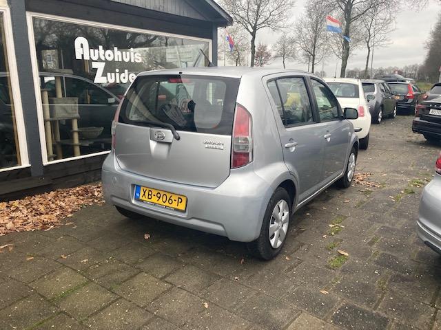 Daihatsu Sirion zéér zuinig Apk t/m 8-12-2026, Stof, Gebruikt, 4 cilinders, Metallic lak