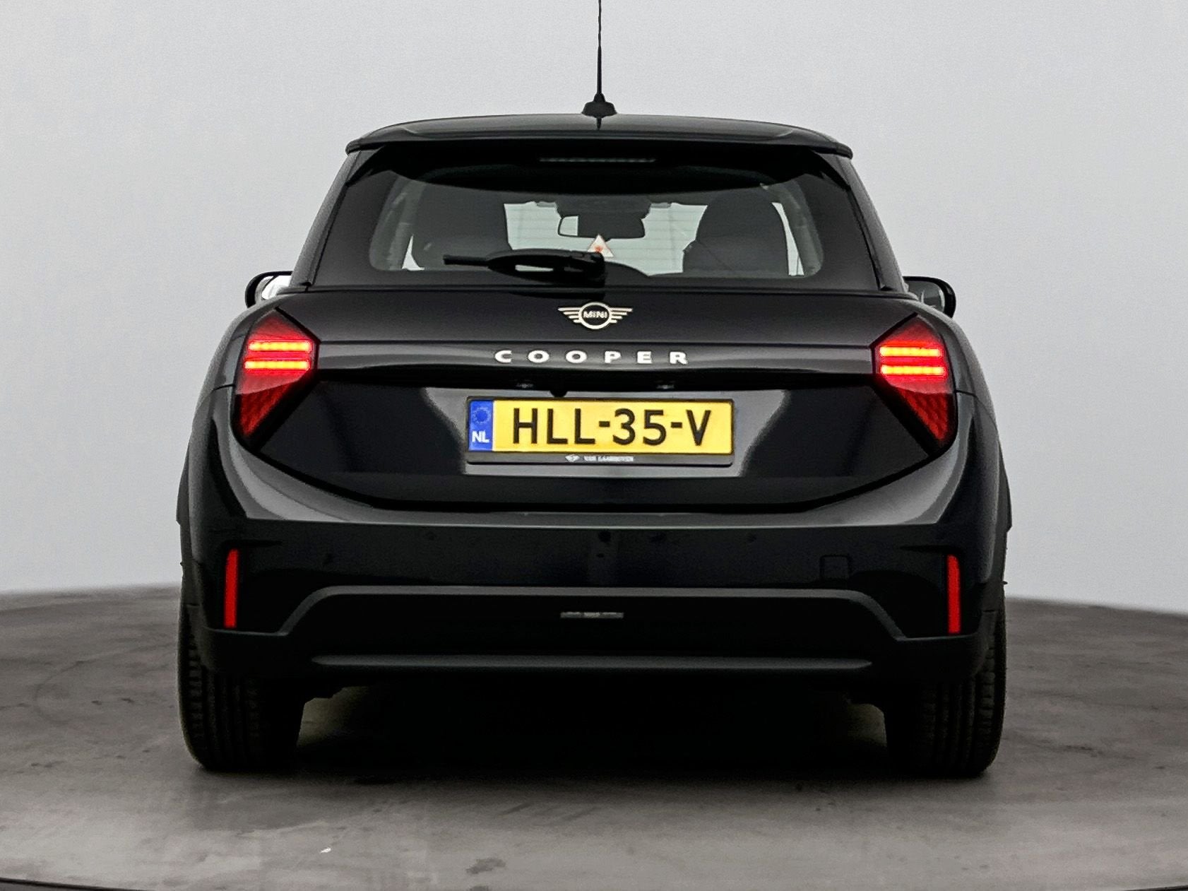 MINI Hatchback Cooper C Essential Automaat / LED / Driving A, Auto's, Dealer onderhouden, Stof, Gebruikt, 156 pk