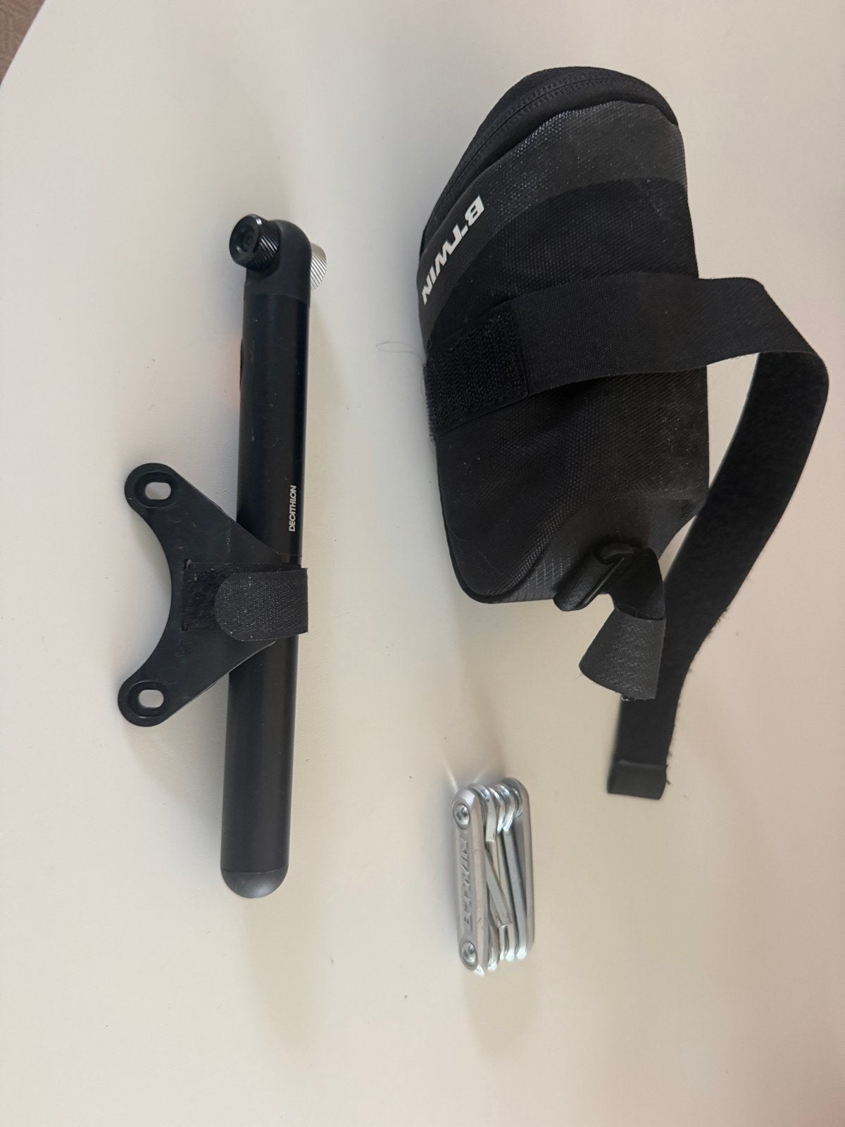 Fietsgereedschap set met pomp en zadeltasje, Ophalen of Verzenden, Zo goed als nieuw