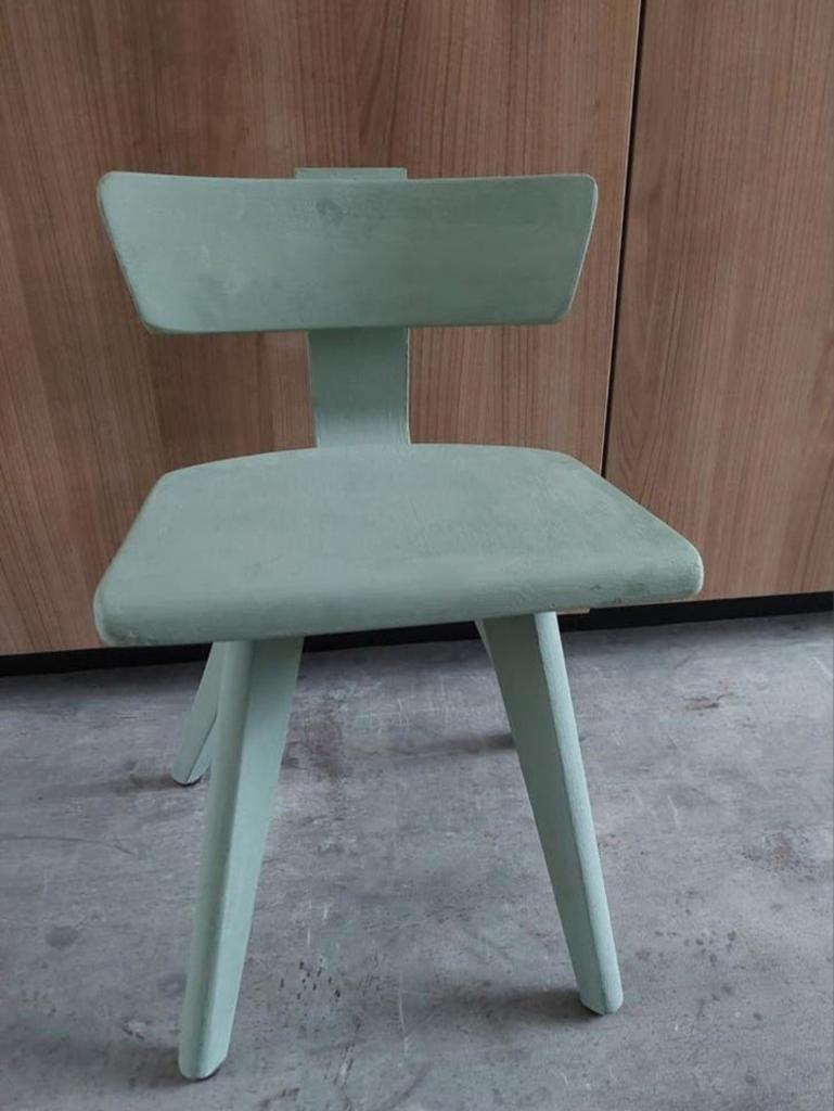 Stevig houten kinderstoel, ideaal voor kleuters., Huis en Inrichting, Stoelen, Ophalen, Gebruikt, Overige kleuren, Eén