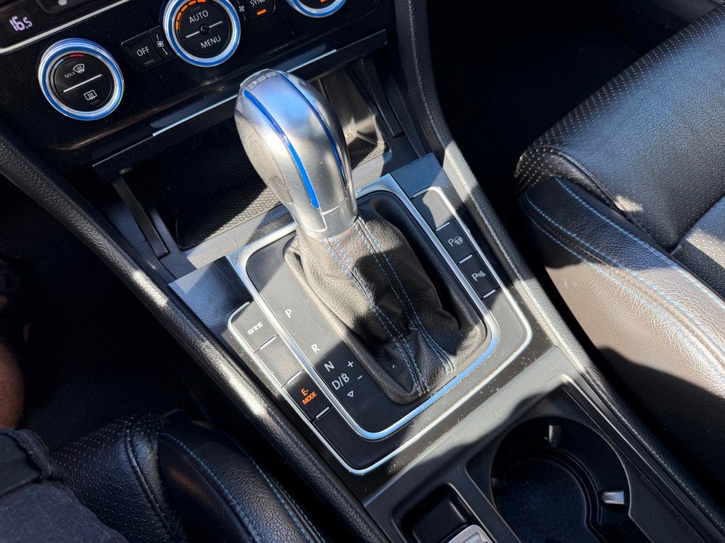 Volkswagen Golf 1.4 TSI GTE AUT|Navi|PANO|Leder|Trekhaak, Auto's, 8 kWh, Gebruikt, 4 cilinders, 150 pk