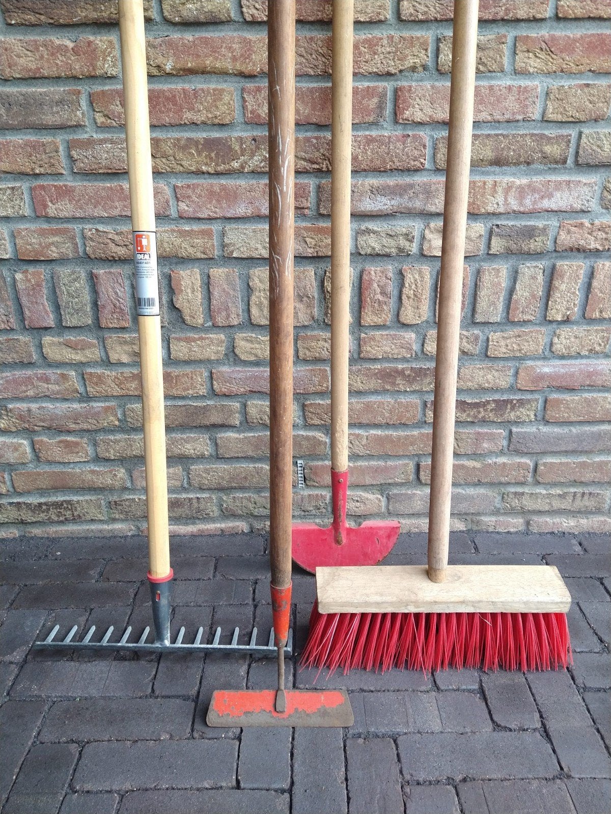 Tuingereedschap: hark, schoffel, bezem, graskantsteker, Ophalen, Gebruikt