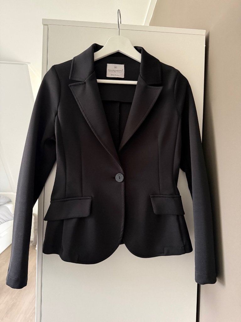 Blazer zwart glimmend maat M (valt als S) van Rinascimento, Kleding | Dames, Zwart, Rinascimento, Ophalen of Verzenden, Zo goed als nieuw