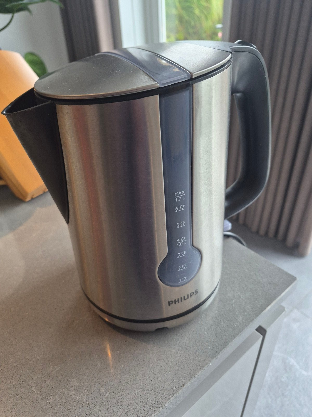 Philips Waterkoker HD4670 - 1.7L RVS, 1 tot 2 liter, Ophalen of Verzenden, Zo goed als nieuw, Rvs