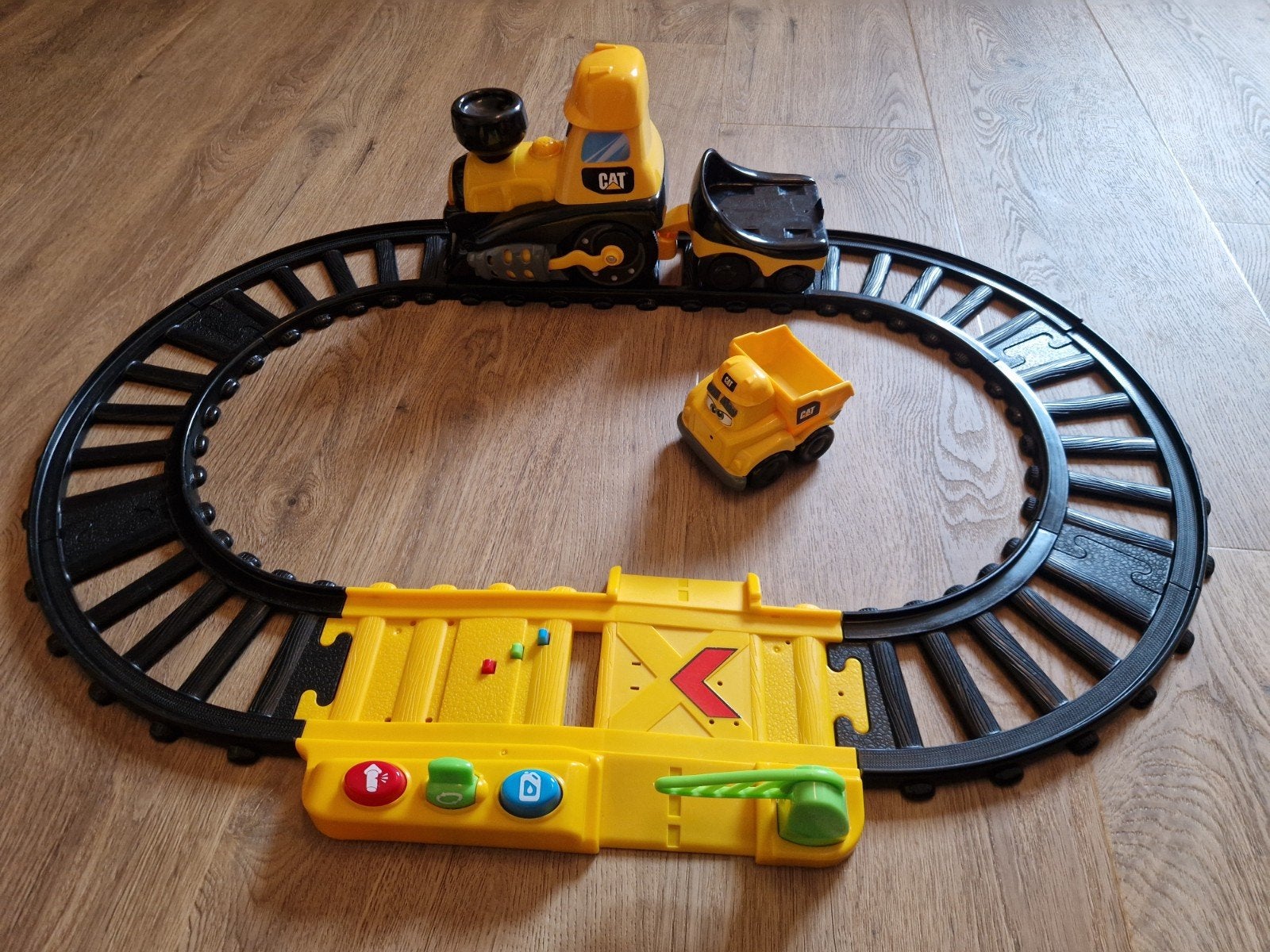 CAT Zelfrijdende Treinbaan met Licht en Geluid, Ophalen of Verzenden, Zo goed als nieuw