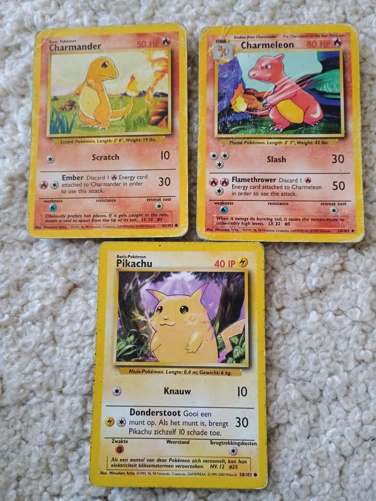 Charmander Charmeleon en Pikachu oud base set, Ophalen of Verzenden, Gebruikt, Meerdere kaarten
