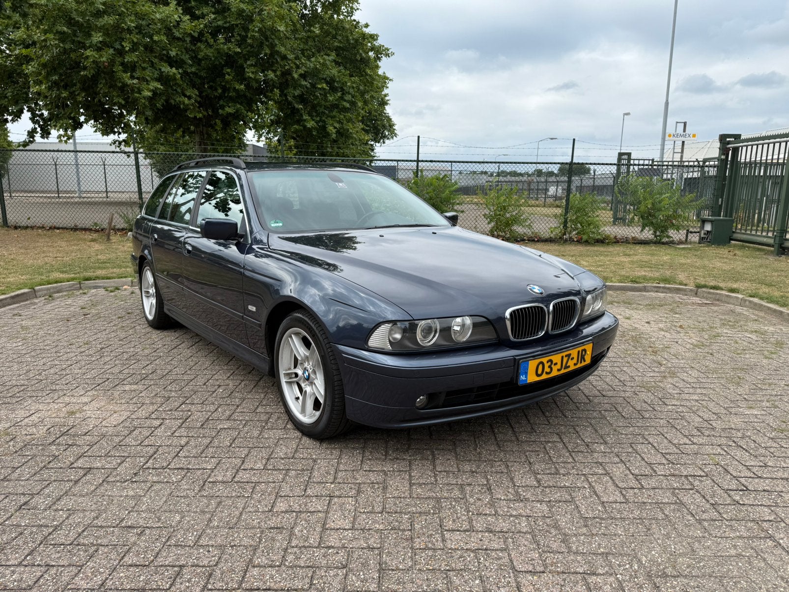 BMW 5-Serie E39 525i Touring Automaat 2002 Blauw Youngtimer, Automaat, Achterwielaandrijving, 1610 kg, Zwart