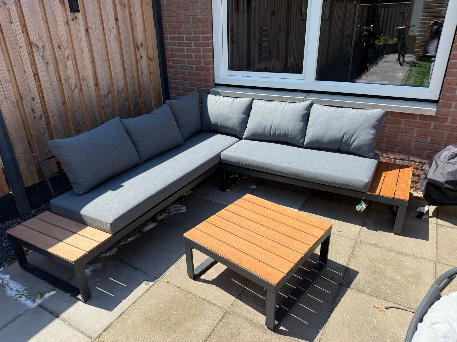 Moderne Loungeset met Houten Details en Comfortabele Kussens, Ophalen, 5 zitplaatsen, Aluminium, Zo goed als nieuw