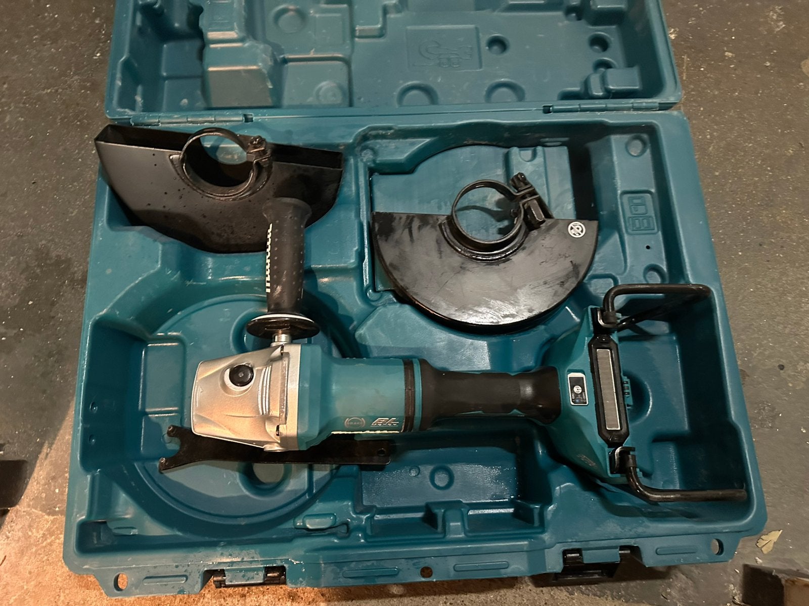 Makita haakse slijper DGA901ZKU1 230mm, Doe-het-zelf en Verbouw, Gereedschap | Boormachines, Ophalen of Verzenden, Zo goed als nieuw