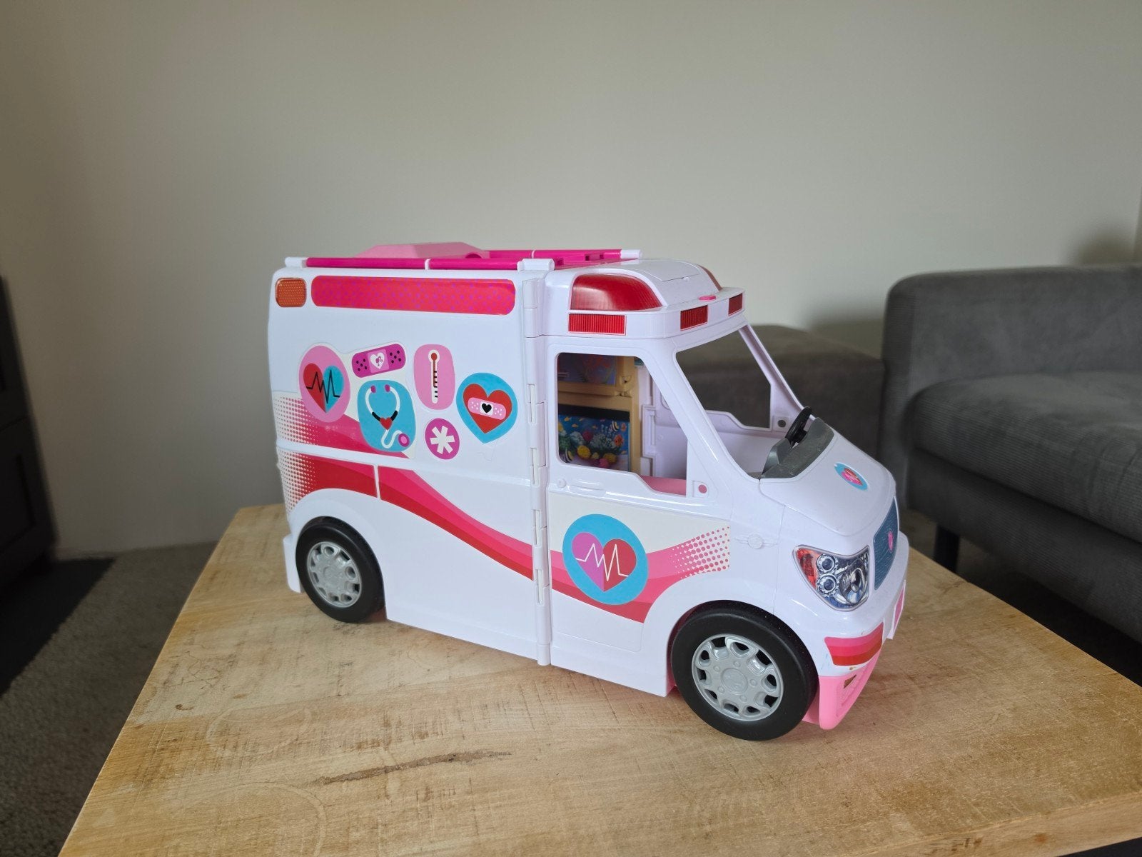 barbie ambulance met licht en geluid, Ophalen