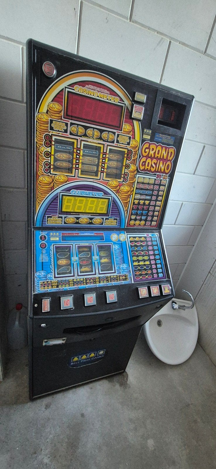 MOET WEG! Grand Casino Bell Fruit Games Simply Wild Gokkast, Euro, Ophalen, Gebruikt, Met sleutels