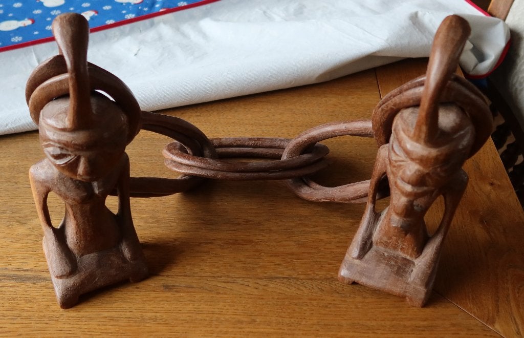 Afrikaanse houten huwelijksketting in prima staat, Antiek en Kunst, Kunst | Beelden en Houtsnijwerken, Houtsnijwerk, Ophalen of Verzenden