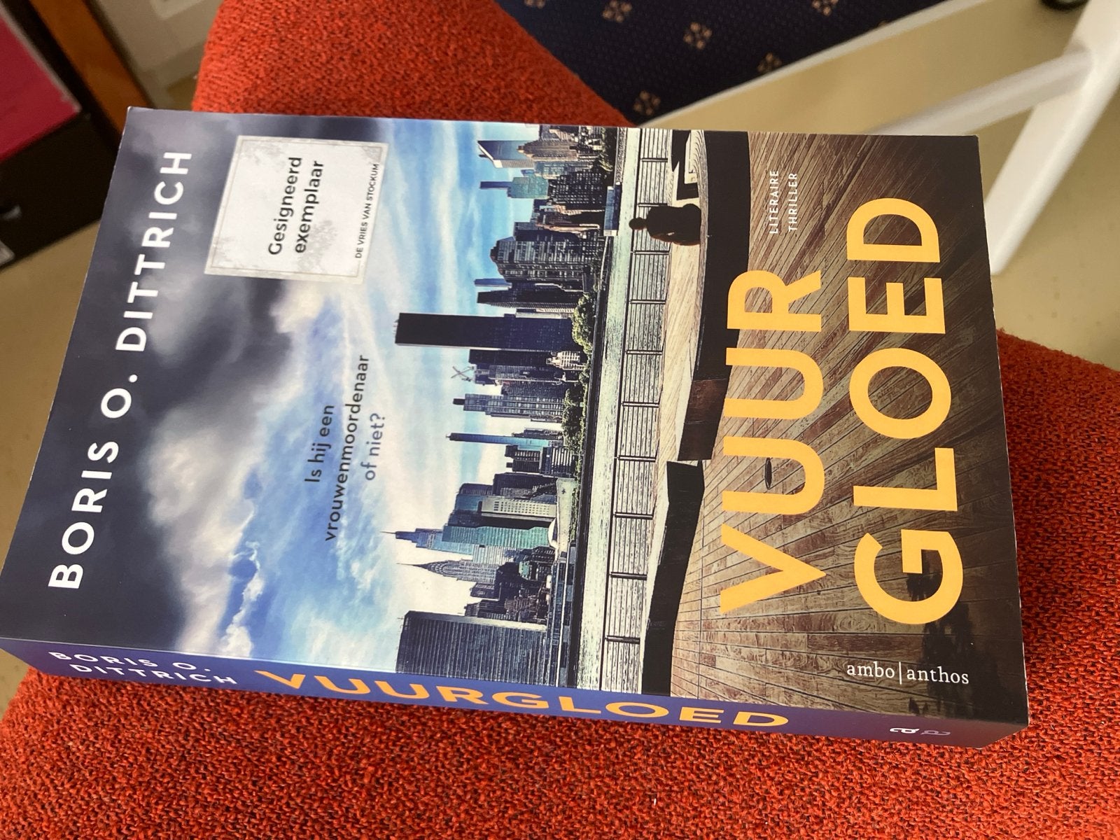 Gesigneerd exemplaar: Vuur gloed - Boris O. Dittrich, Boeken, Ophalen of Verzenden, Nieuw, Nederland